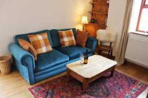 Charming 3 Bedroom Cottage in Great Location